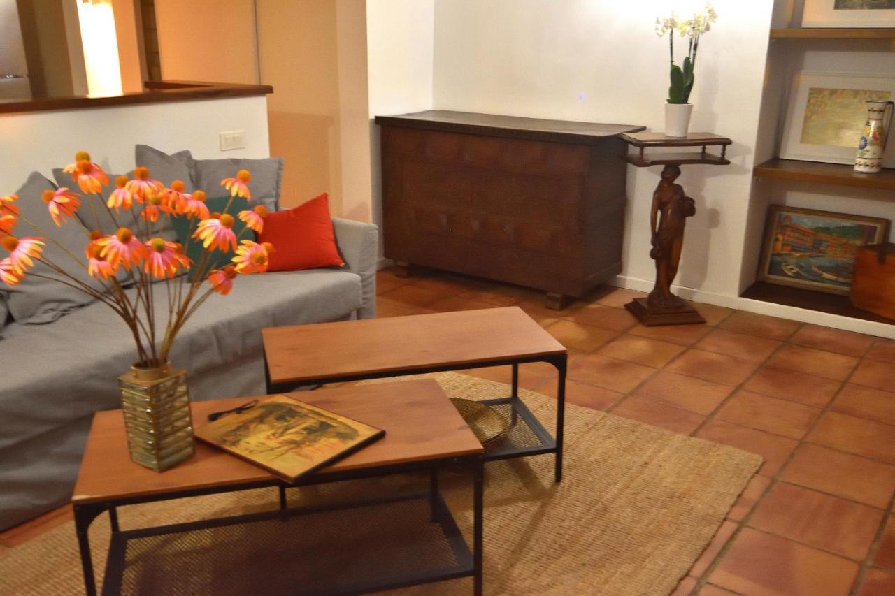 Apartment 33 On The Old Historic Senate Square Nisa Exterior foto