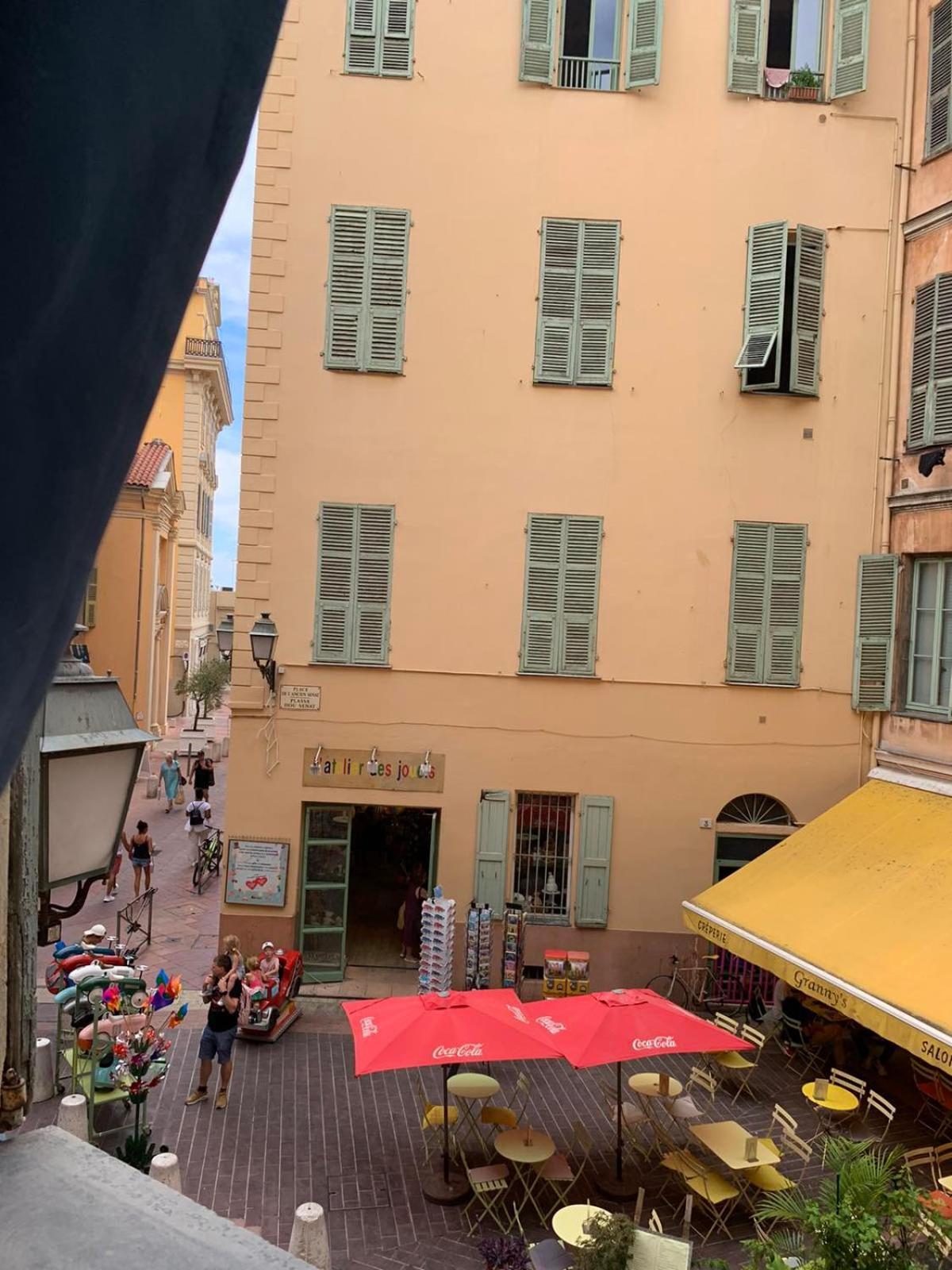 Apartment 33 On The Old Historic Senate Square Nisa Exterior foto